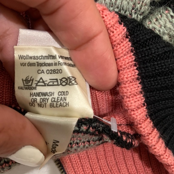 Vintage MONDI Wool Blend Sweater: 80s Abstract Art Design - Picture 9 of 10